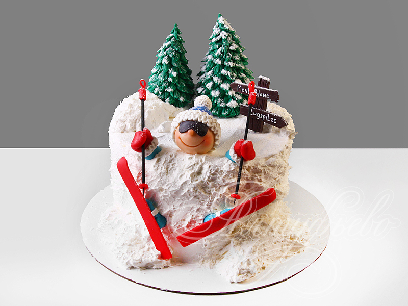 Прикольный торт Лыжнику мужчине одноярусный кремовый со сливками