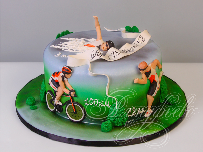 Торт "Настоящему спортсмену" в велосипедистом, пловцом и бегуном