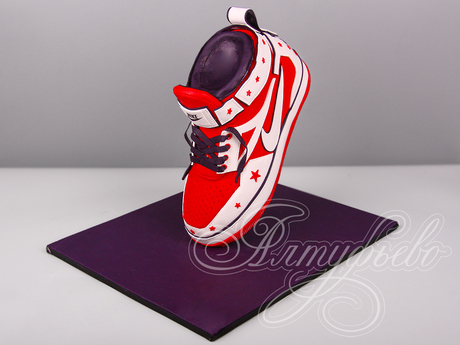 Торт "Кроссовок Nike" на 15 лет
