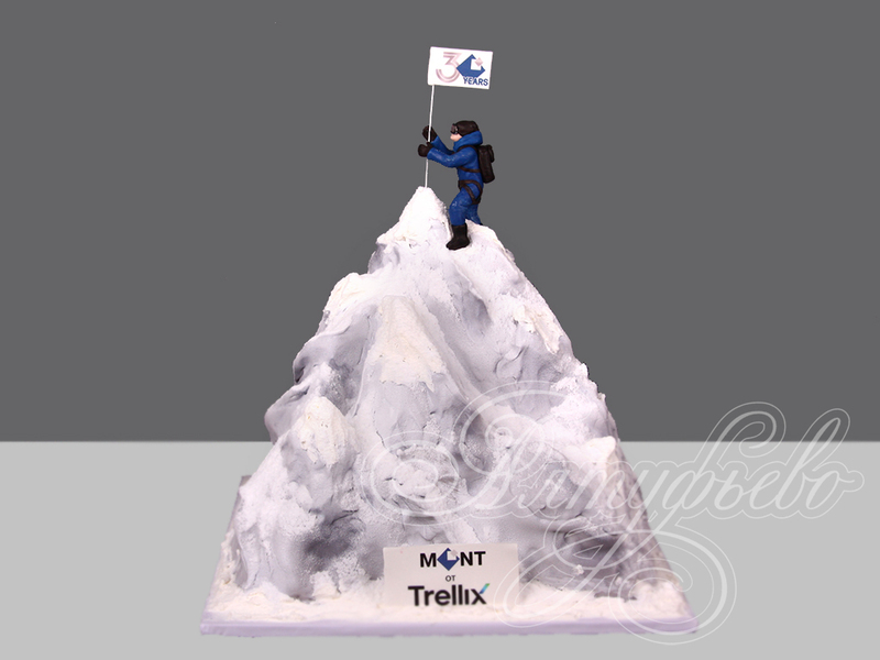 Торт "Снежная вершина" для альпиниста