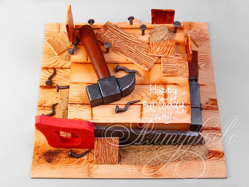 Торт с инструментами для плотника