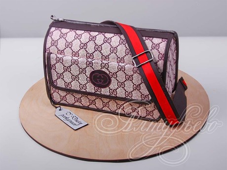 Торт в форме сумочки Gucci