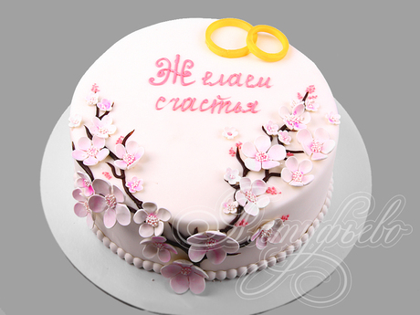 Свадебный торт с сакурой