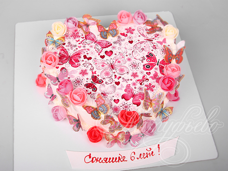Торт Сердце с бабочками на 6 лет