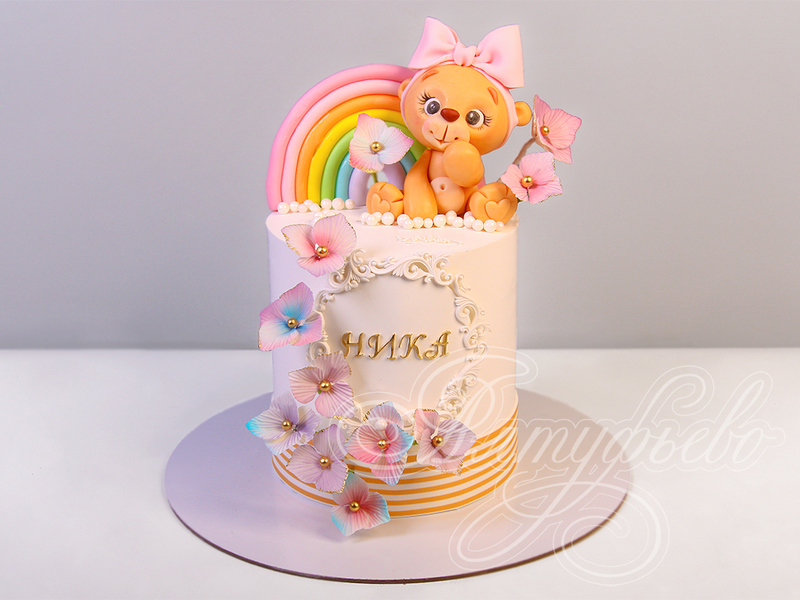 Торт девочкам на день рождения одноярусный с фигурками мишки и радуги