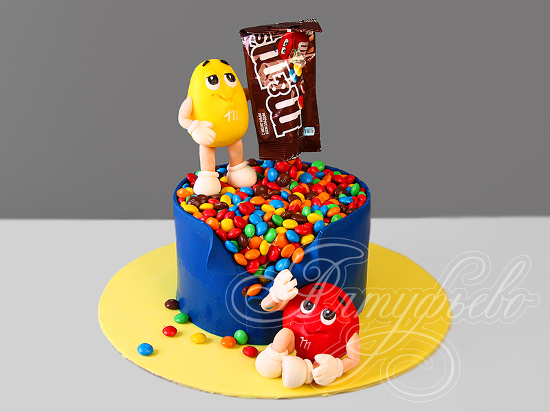 Детский торт на 6 лет M&M's на день рождения одноярусный с мастикой