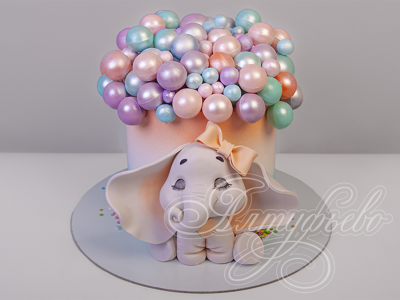Детский торт в день рождения с фигуркой слоника одноярусный