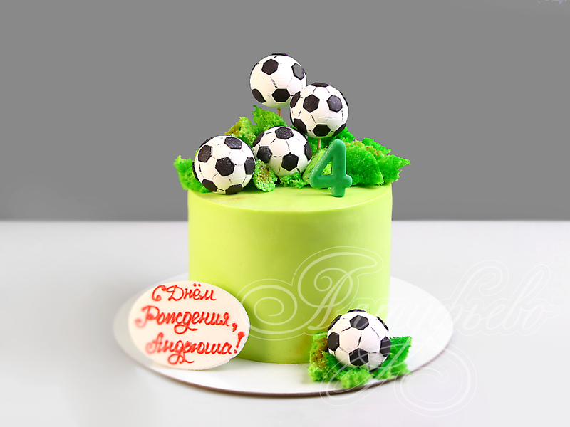 Зеленый торт с футбольными мячами 1504120