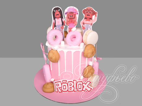 Розовый торт Roblox для девочки