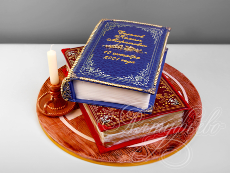 Торт Книги с золотыми узорами