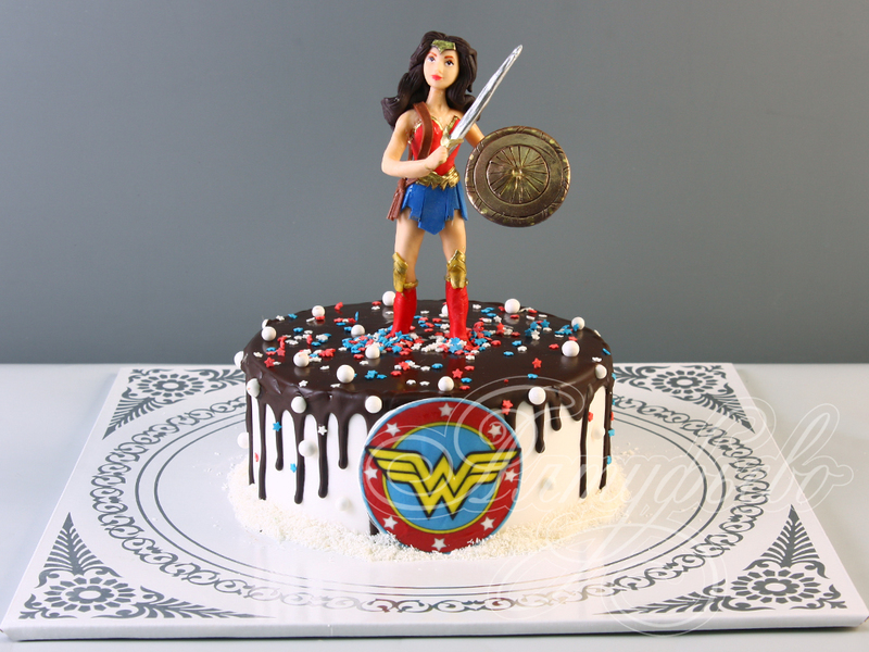 Торт Wonder Woman для девушки