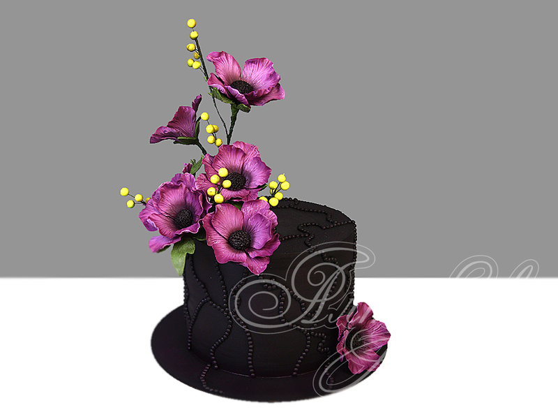 Черный торт с анемонами в готическом стиле на одноярусный