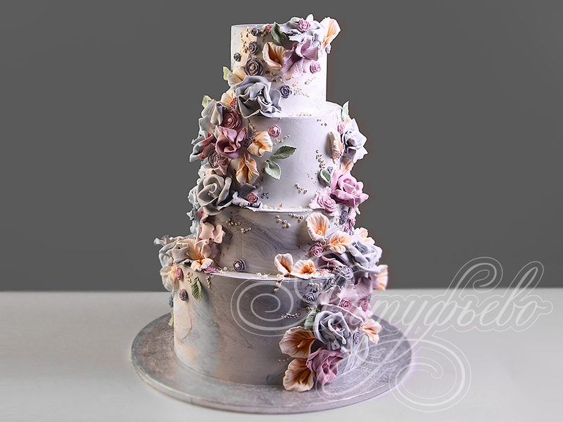 Свадебный торт с каллами и розами четырехъярусный