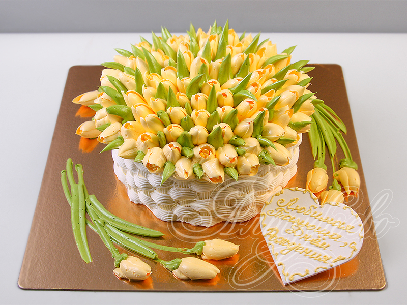 Торт для бабушки Корзина с тюльпанами одноярусный без мастики