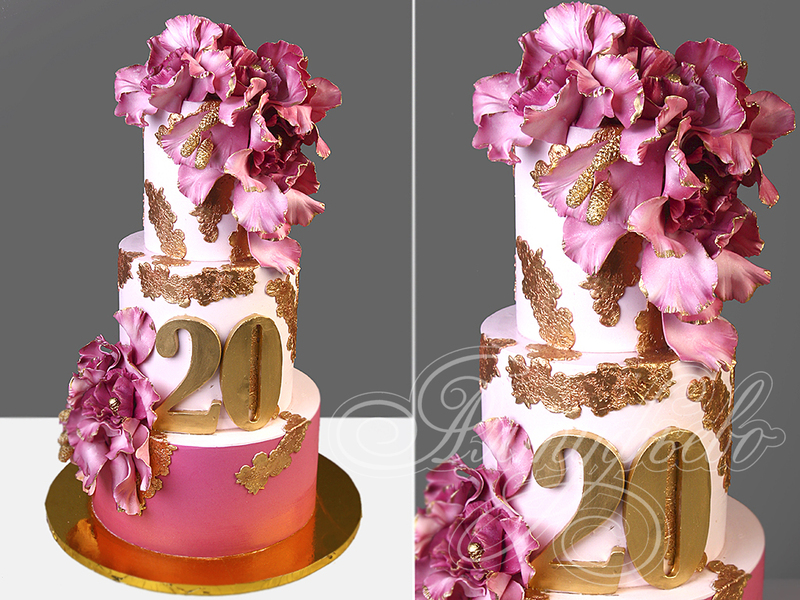 Торт с розовыми пионами и золотым декором с мастикой