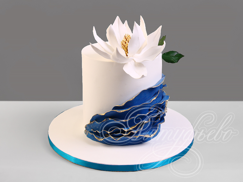 Торт с рюшами и цветком лотоса 06065220
