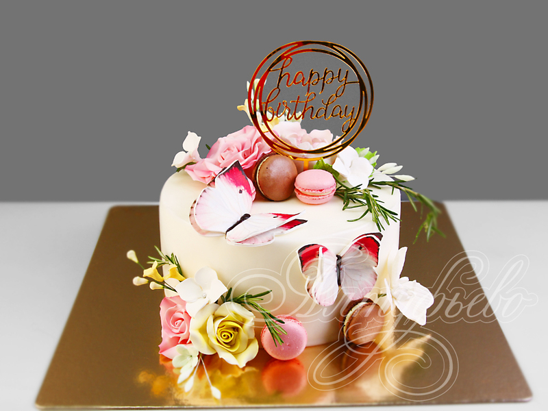Нежный торт с розами и макарунами 10051420