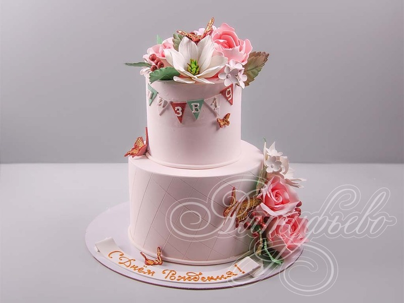 Торт с цветами и бабочками для девушки