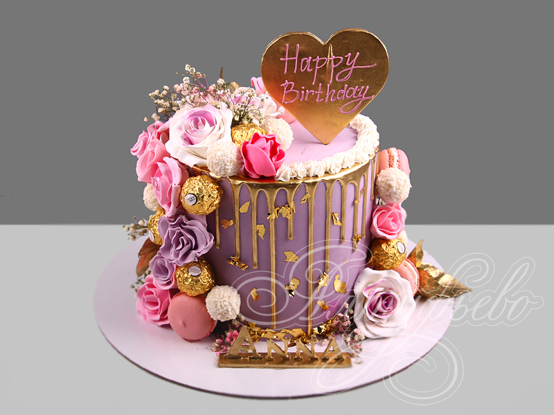 Торт с цветами, конфетами и золотым декором 25023322