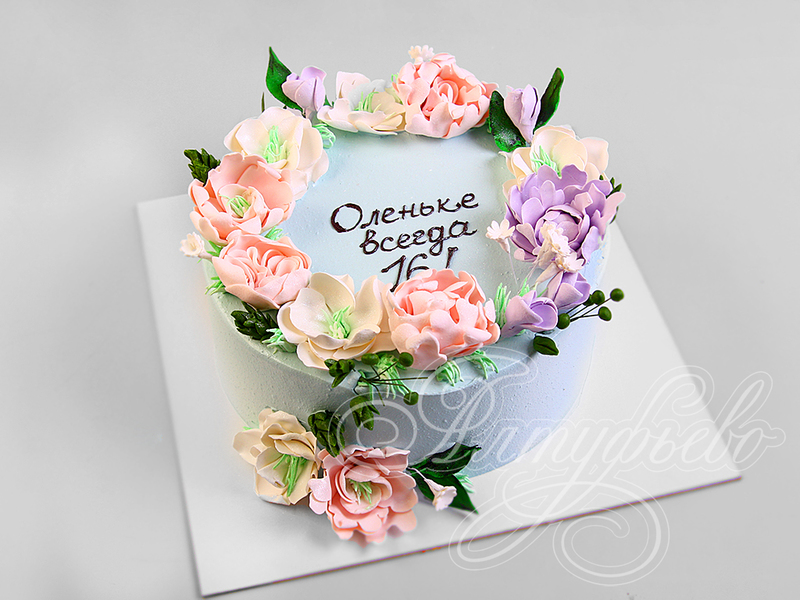 Нежный торт с цветами на юбилей