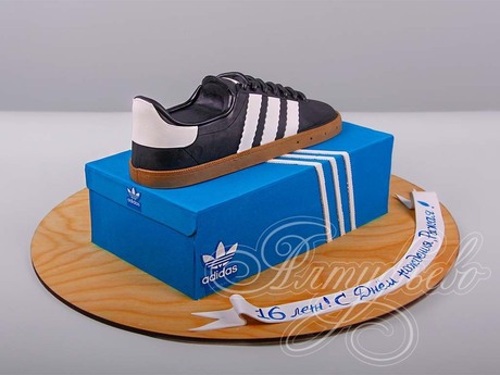 Торт Кроссовок Adidas на 16 лет