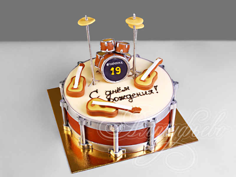 Музыкальный торт с гитарами и барабанами 27051220