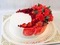 Торт с красными ягодами и цветами