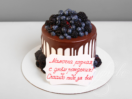 Торт с ягодами для мамы