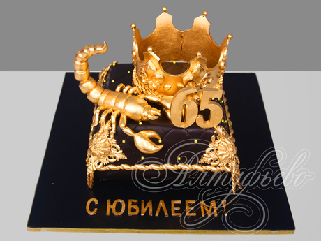 Торт с короной и скорпионом на 65 лет