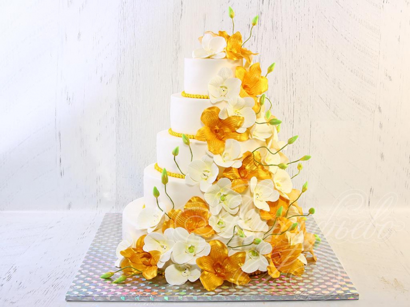 Белый свадебный торт