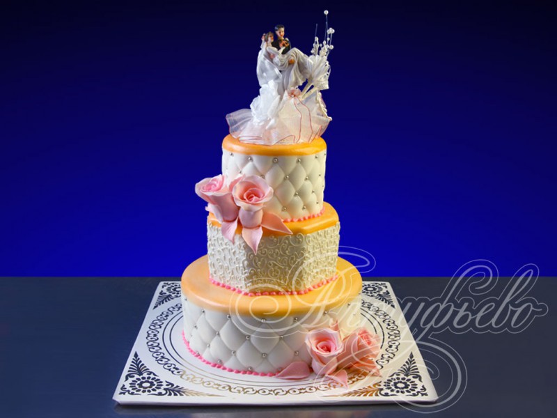 Свадебный торт «Жених с невестой на руках»