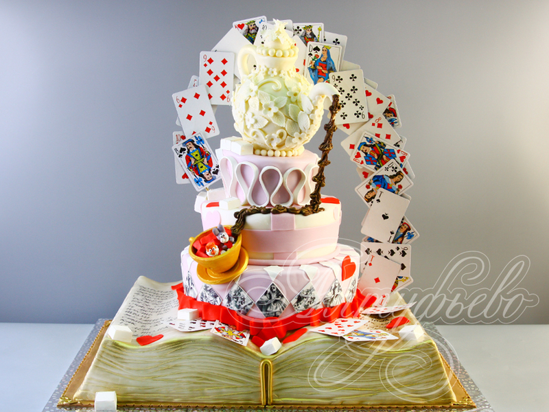 Свадебный торт «Алиса в стране чудес»